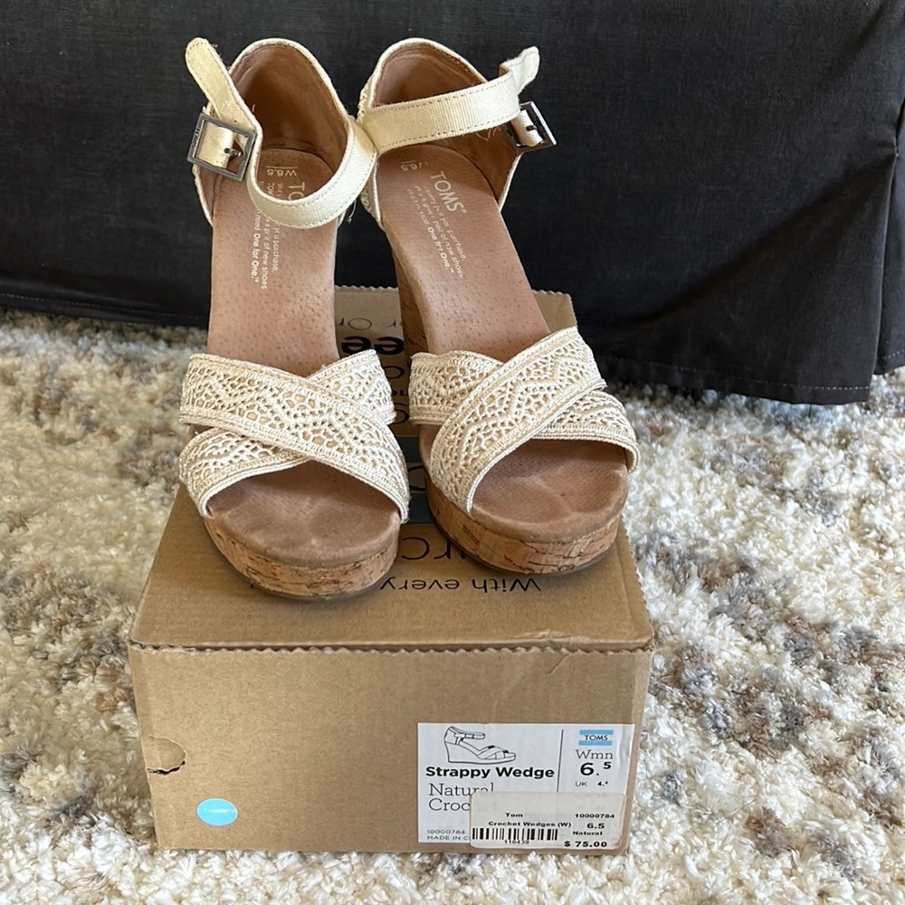Toms strappy wedge natural crochet 6.5 sandals